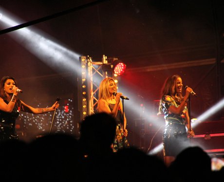Heart: On Stage With The Saturdays At The Mall Chr