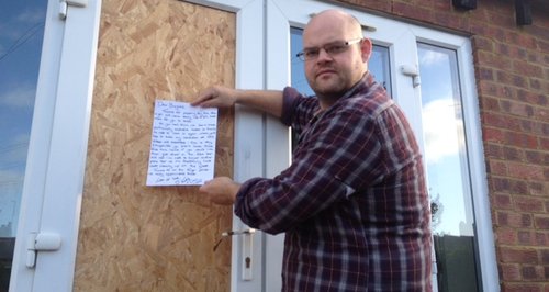 Dan Holding Note To Thieves  