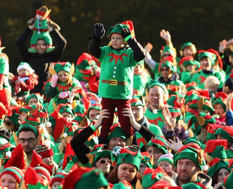 Crowds dressed in Elf outfits