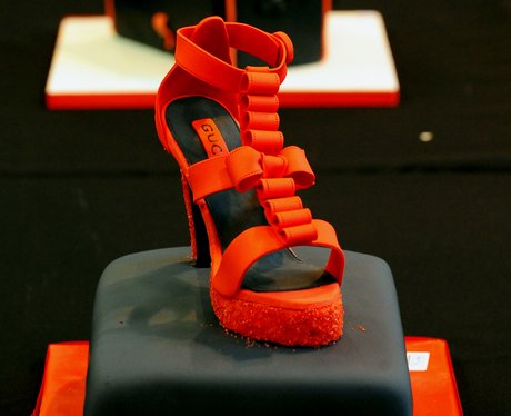 A red high hell cake