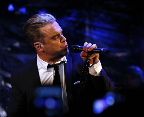 robbie williams heart live artist of the year 2013 performing on stage