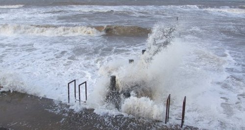 Sea flooding in Walcott