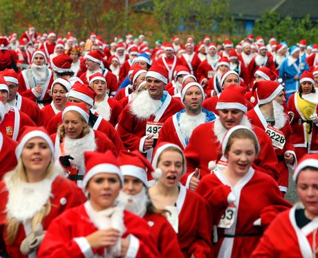 santas running