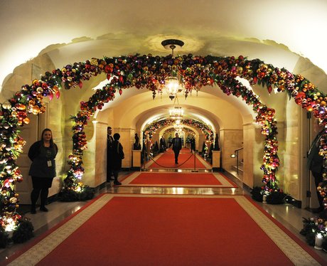 white house decorated for christmas