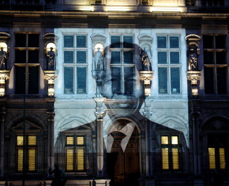 mandela image projected in paris
