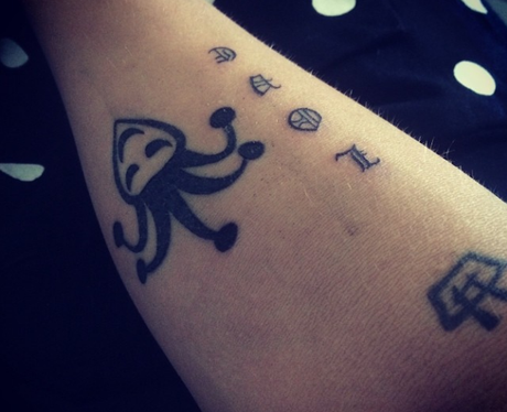 Justin Bieber's new "LOVE" tattoo