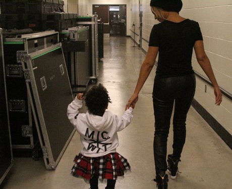 beyonce holding blue ivy's hand