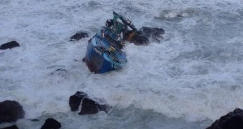 6 men rescued from trawler