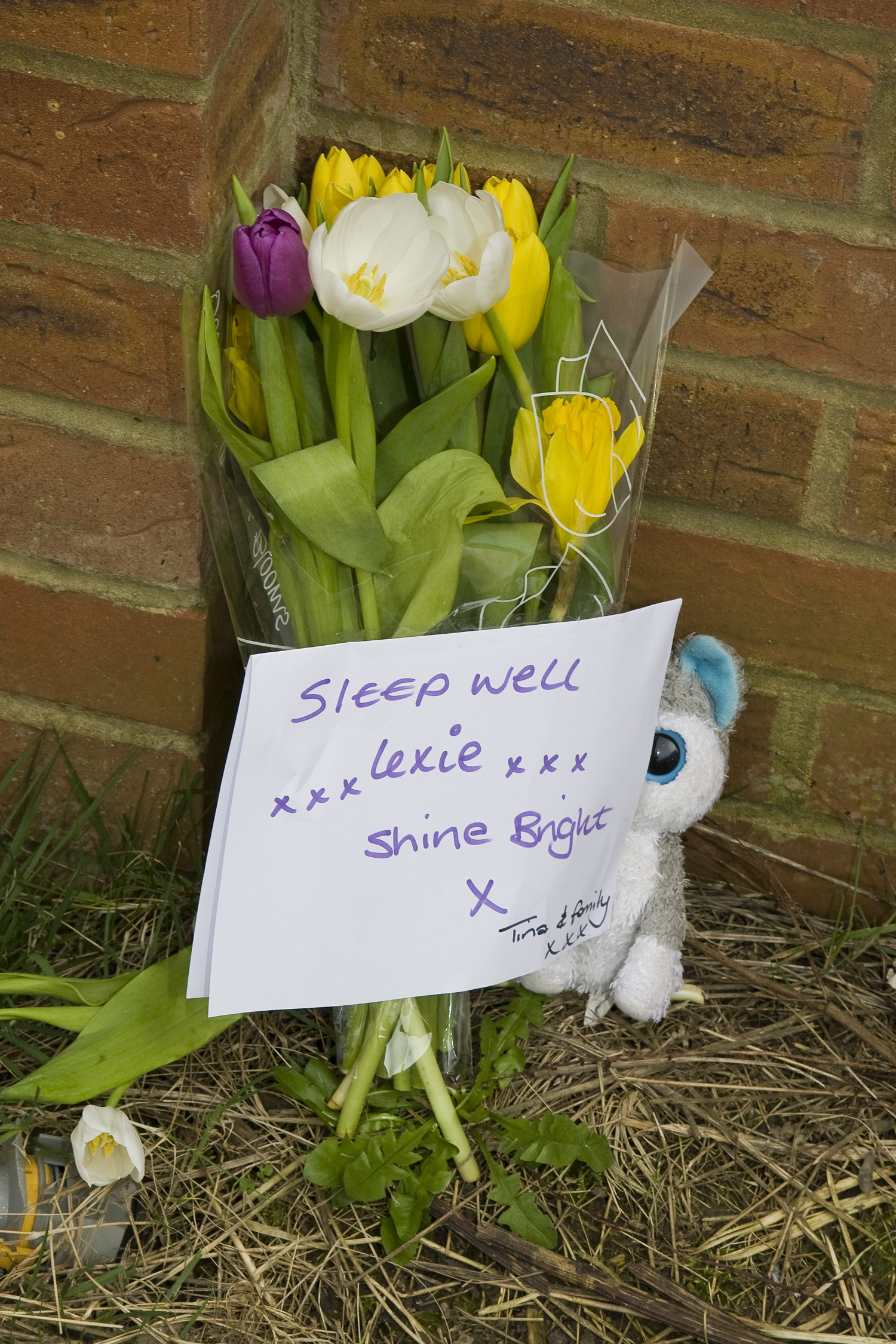 Alexa-Marie tributes flowers Hatfield Murder