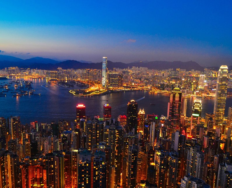 11. This golden vision of Hong Kong is breathtaking. - Weird ...