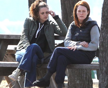 Kristen Stewart and Julianne Moore