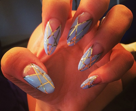 Lily Allen's lilac and gold talons