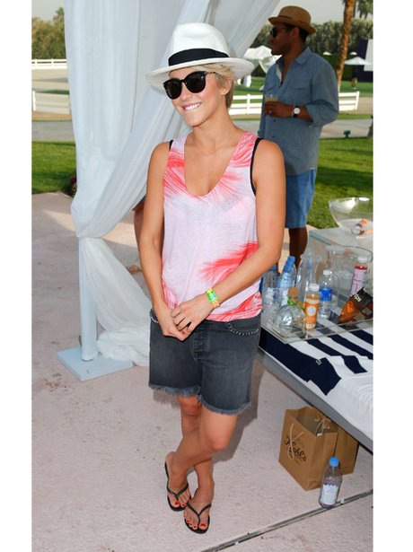 Julianne Hough in summer clothes