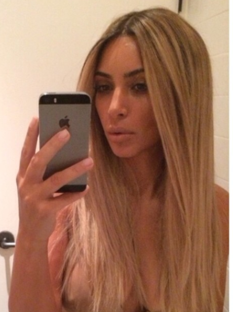 Kim Kardashian wears blonde wig