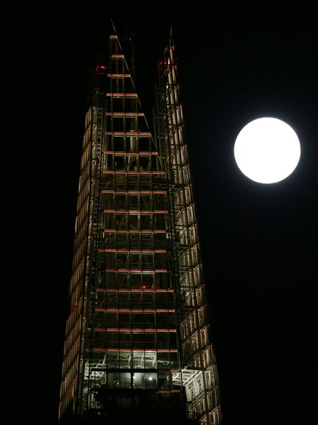 The Supermoon in front of the shard