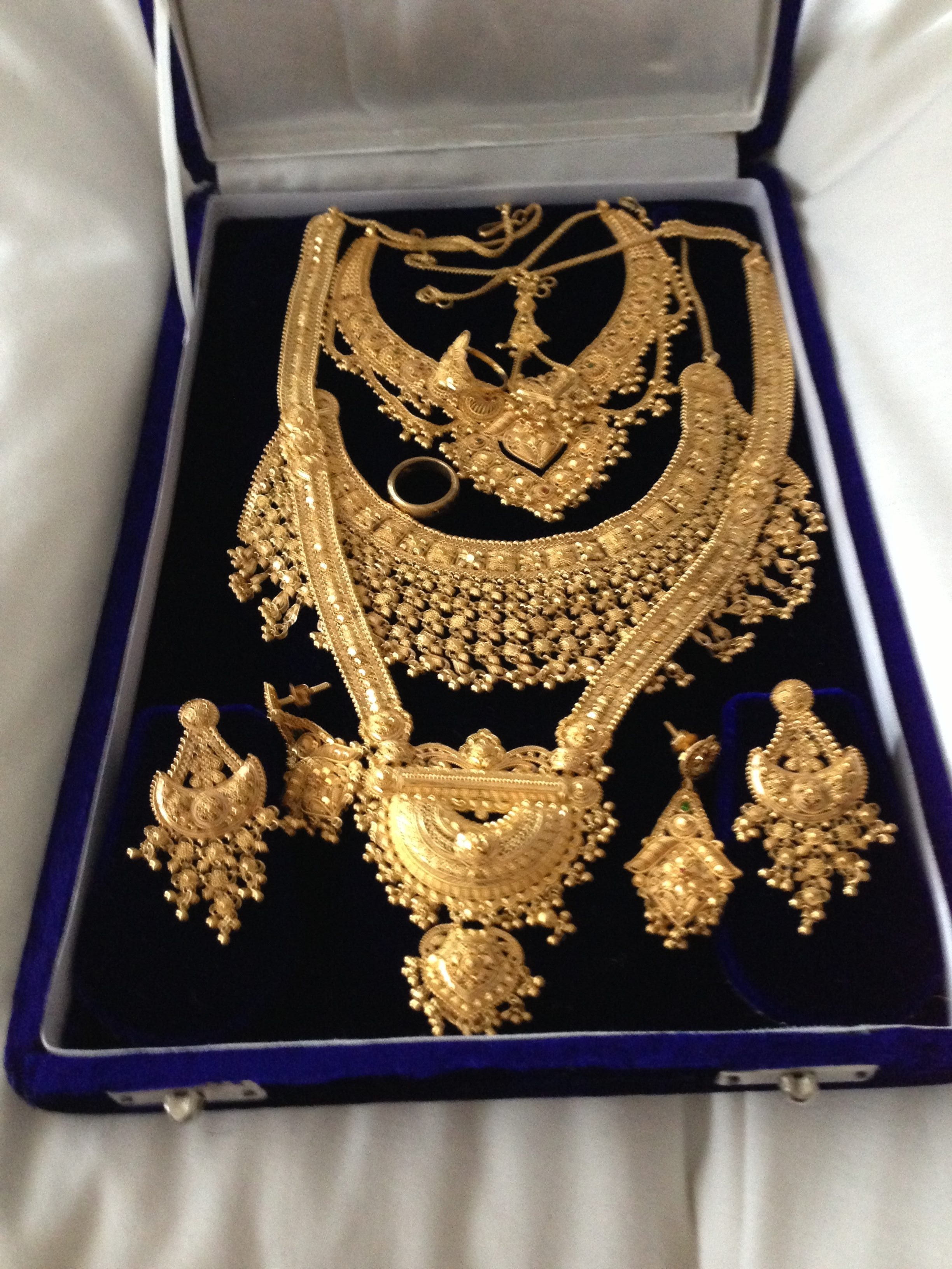 Photos Of Jewellery Stolen In Rickmansworth Heart Hertfordshire 