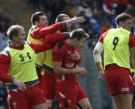 Liam Williams celebrates his try