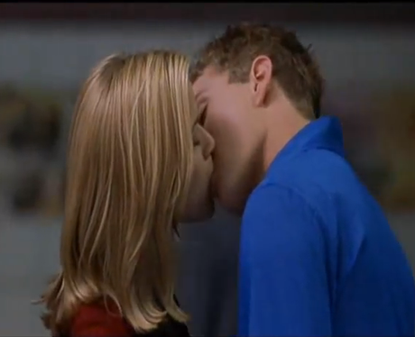 Reese Witherspoon and Ryan Phillippe kissing