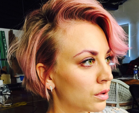 Kaley Cuoco pink hair
