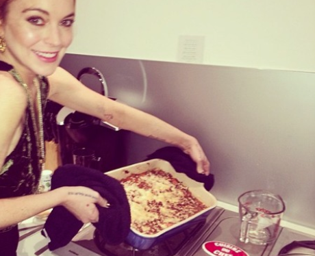 Fake Normalities - Lindsay Lohan Cooking