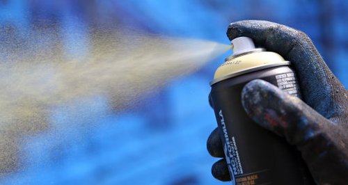 grafitti spray can