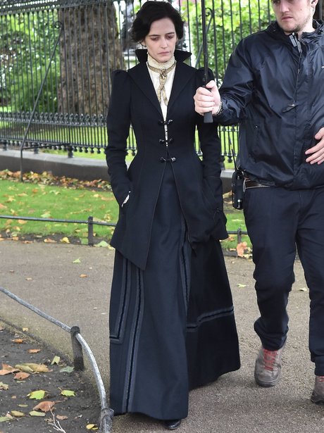 Eva Green on set