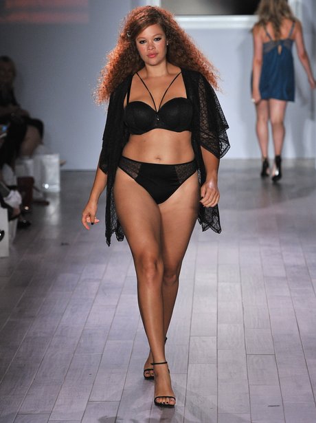 beundring Formen absolutte STUNNING Plus Size Models At New York Fashion Week - Heart