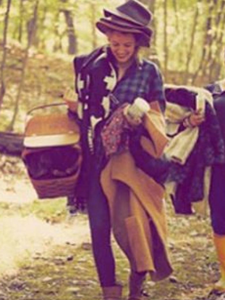 blake lively hat picnic instagram