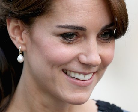 Perfect in pearls - Kate Middleton's Jewellery Box: How To Dress Like A ...
