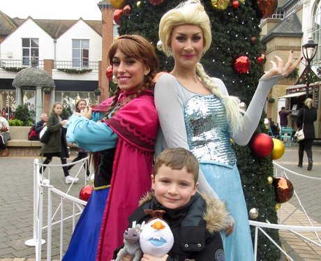 Ana and Elsa took time out of their schedule to ma