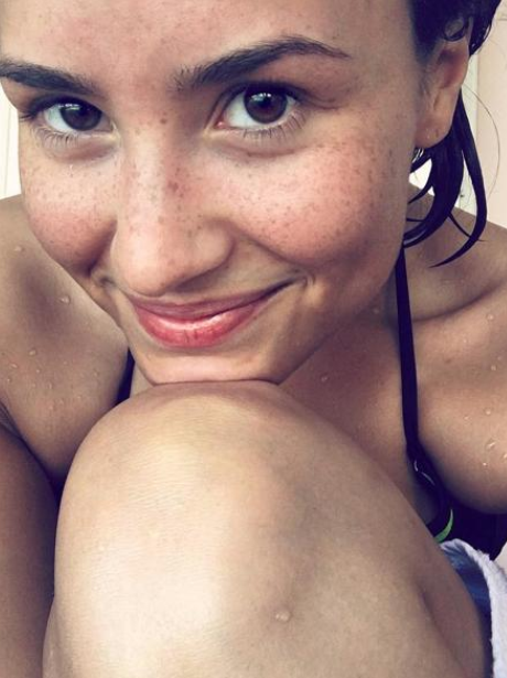Demi Lovato Nude Porn - Bare-Naked Ladies: Stars Without Makeup! - Heart