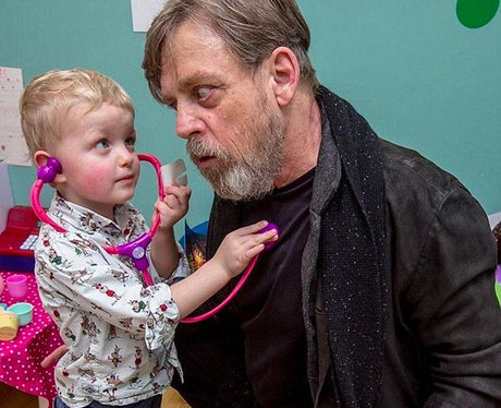Mark Hamill visits hospital patients on Star Wars 