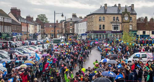 Tour De Yorkshire Crowds Thirsk