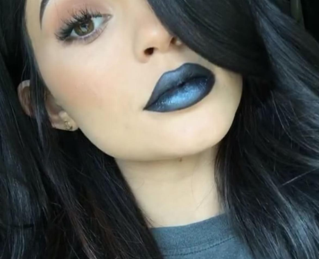 Kylie Jenner debuts new lip colour for the Summer