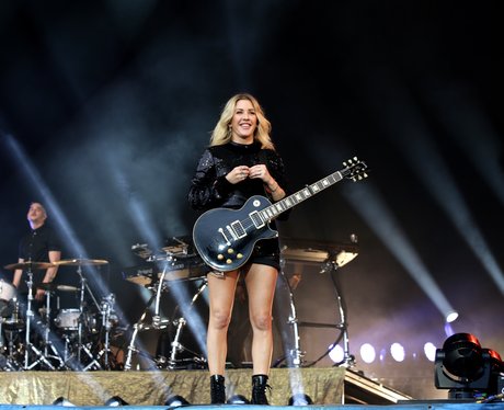 Ellie Goulding shows off her guitar skills - Best Celebrity Pictures ...