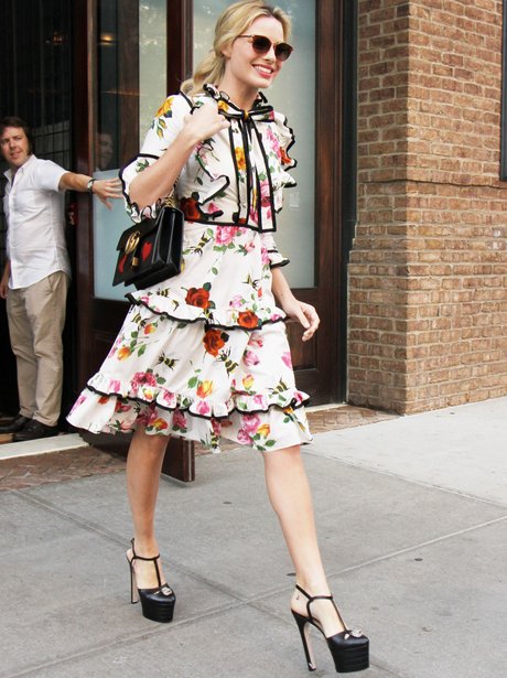 Margot Robbie wears floral printed dress in New York. - Best Celebrity ...