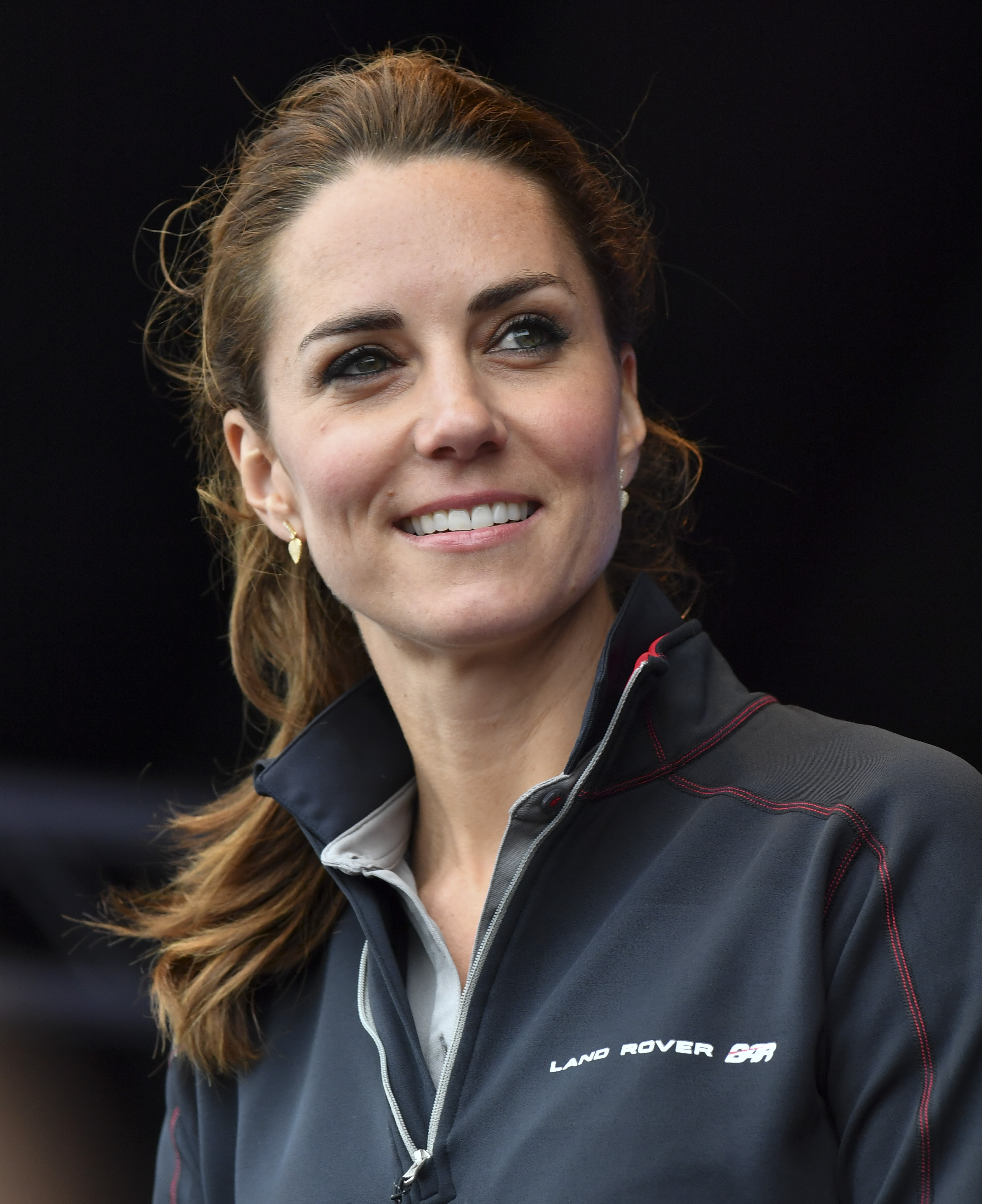 French Newspapers Are Going Nuts Over This Kate Middleton Lookalike - Heart