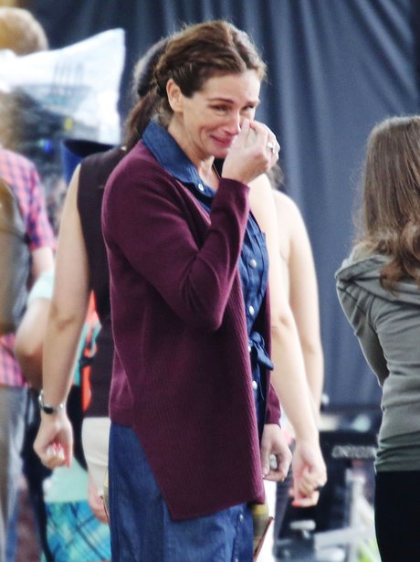 Julia Roberts crying on set filming