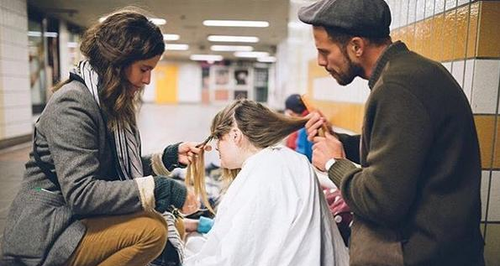 This Hairdresser Cuts The Hair Of The Homeless And It S