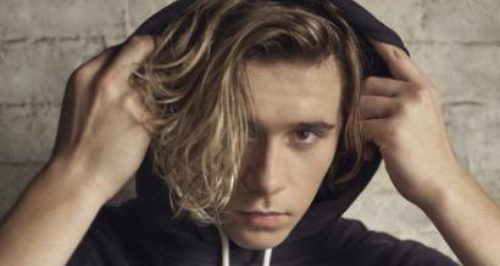 Brooklyn Beckham Pull and BEar
