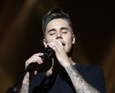 Justin Bieber performs live for the first time in India. - Best ...