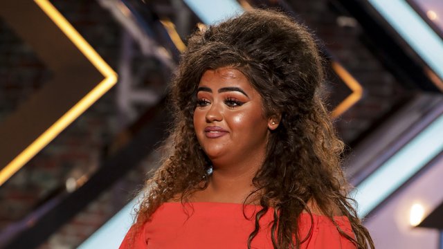 X Factor's Scarlett Lee Looks Completely Different WITHOUT All Her Makeup!