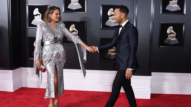 Chrissy Teigen And John Legend Reveal Their Baby S Gender At The Grammys