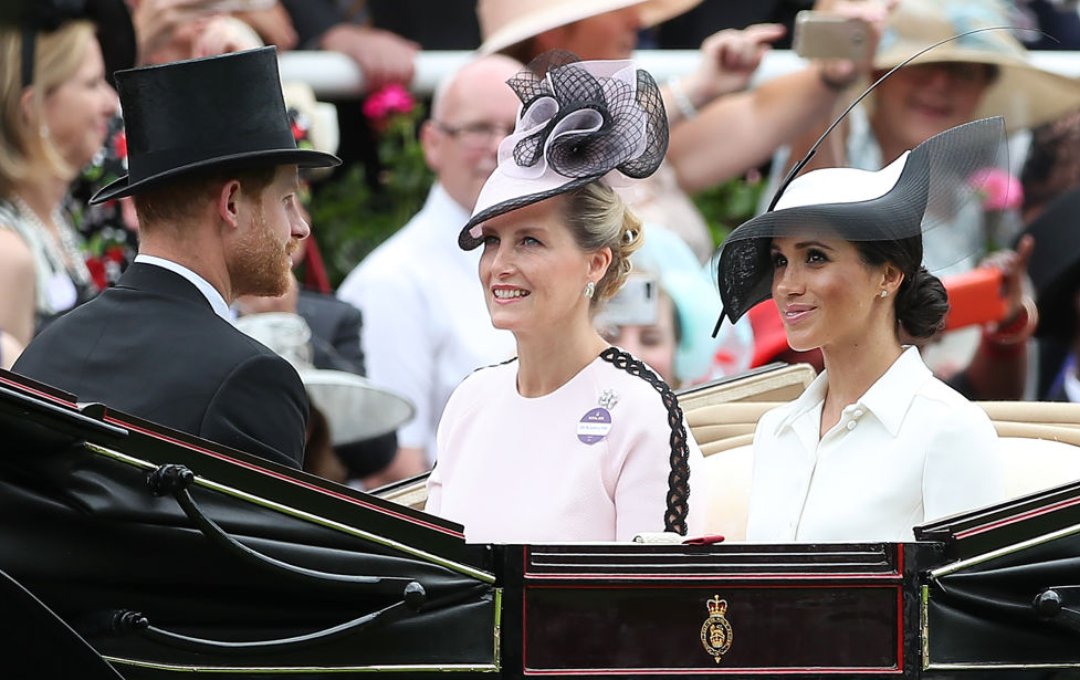 Meghan markle hotsell royal ascot dress