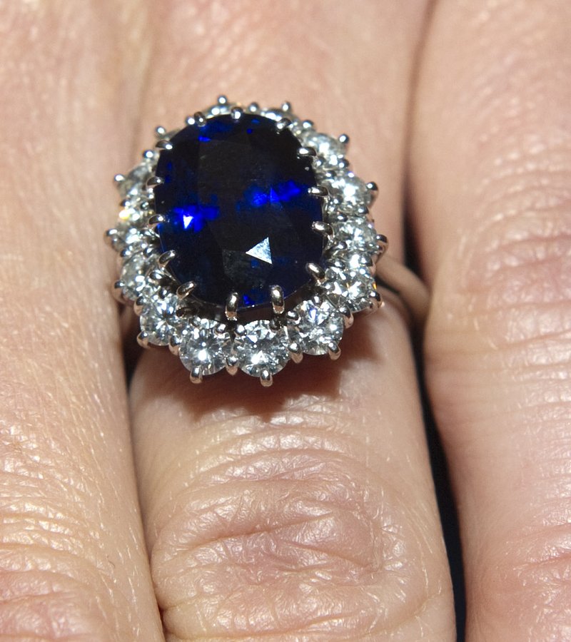 Princess Diana's Engagement Ring Photo