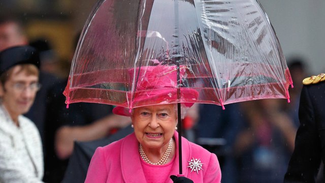 queen-umbrella-1537722961-list-handheld-0.jpg