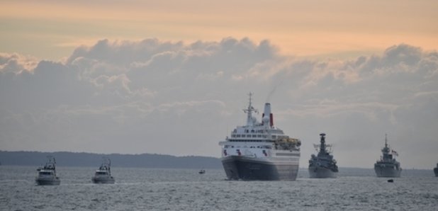 Ship carrying D-Day veterans leaves Portsmouth
